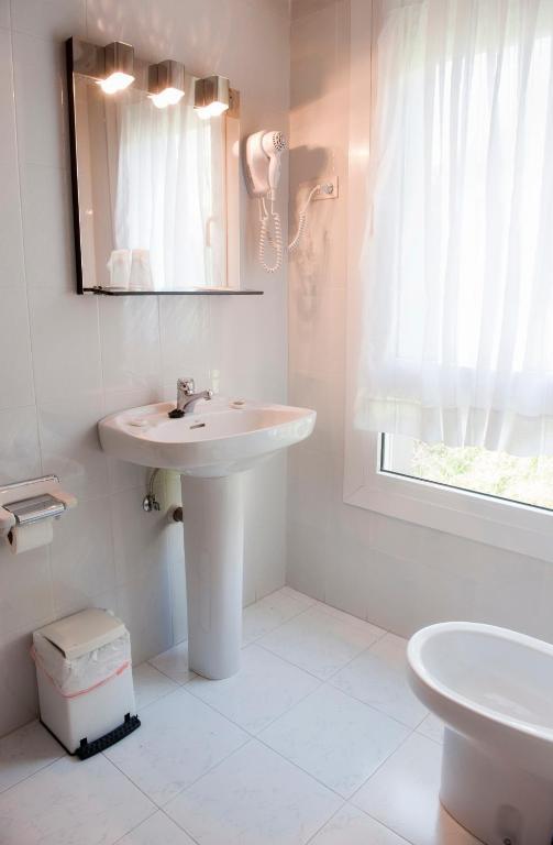 Hotel Txaraka Bermeo Szoba fotó